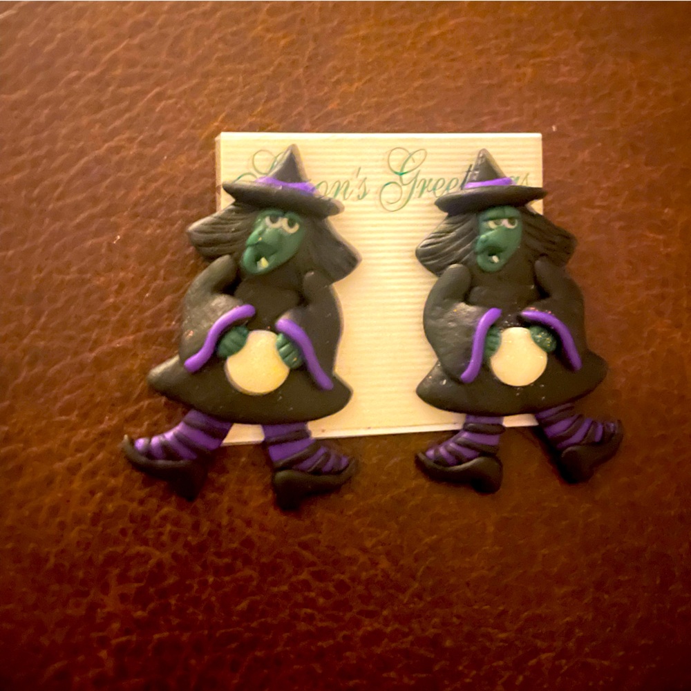 Bruha Witch Earring 💚 🧹